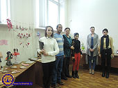 Слушатели курсов по русскому языку из Пакистана посетили выставку изделий ручной работы в читальном зале периодики «В ожидании праздника»