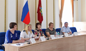 28 мая 2015 г. в Овальном зале Правительства Брянской области прошло заседание «круглого стола» на тему «Защити ребенка»