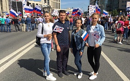 Митинг-концерт приуроченный 350-летию российского флага прошедший на проспекте Академика Сахарова в г. Москве